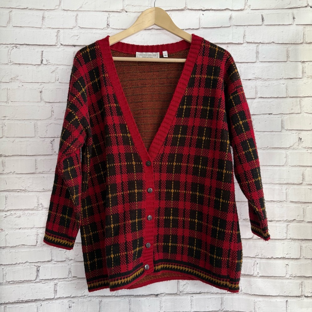 Vintage Plaid V-Neck Button-Up Sweater - Red‎ and Black